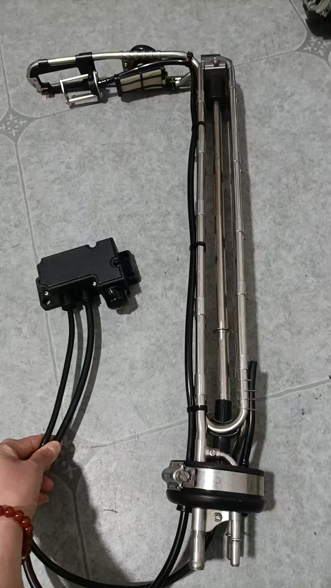 KNH13740 Diesel Exhaust Fluid (DEF) Level Sensor Adblue Def Header DEF Sending Unit  SW 2.6.1011 KNH13740-00 fits CASE CX130D